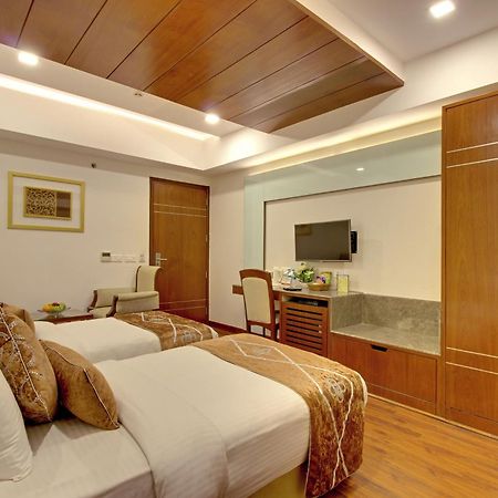 Hotel Swaran Palace Дели Экстерьер фото