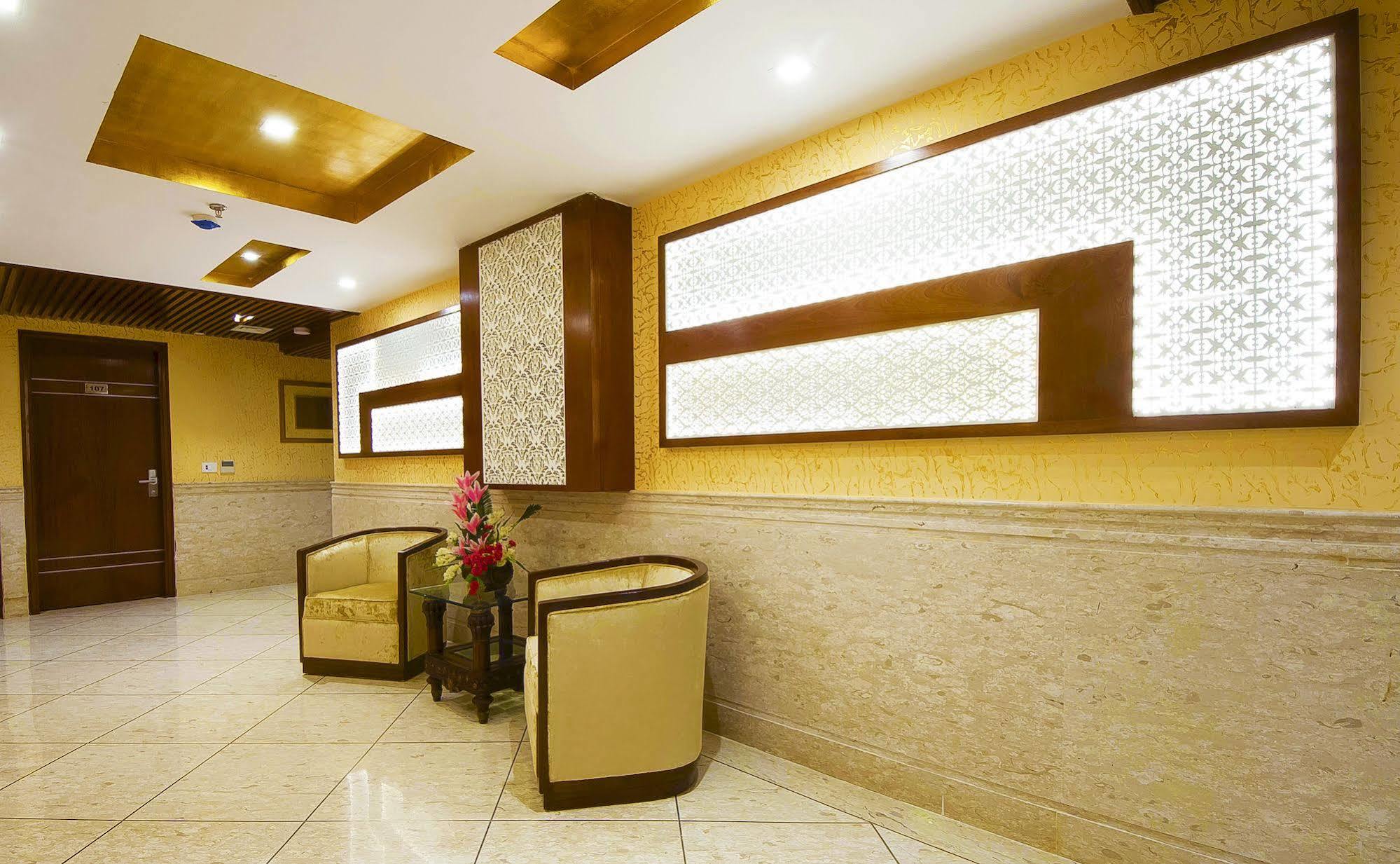 Hotel Swaran Palace Дели Экстерьер фото